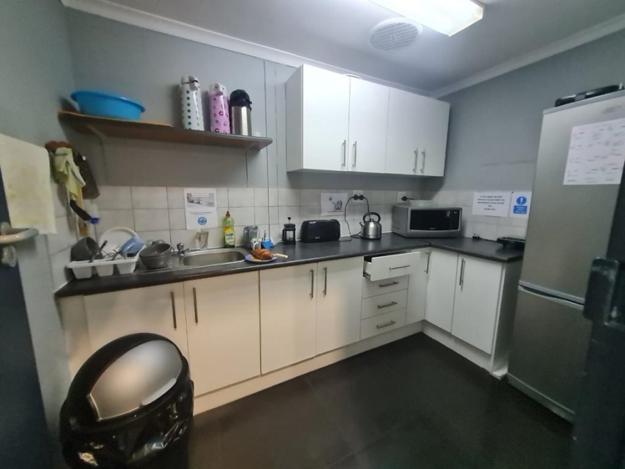 To Let Commercial Property for Rent in Pinelands Western Cape